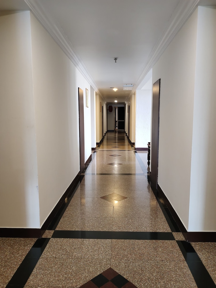 Presidency Hotel 32/63