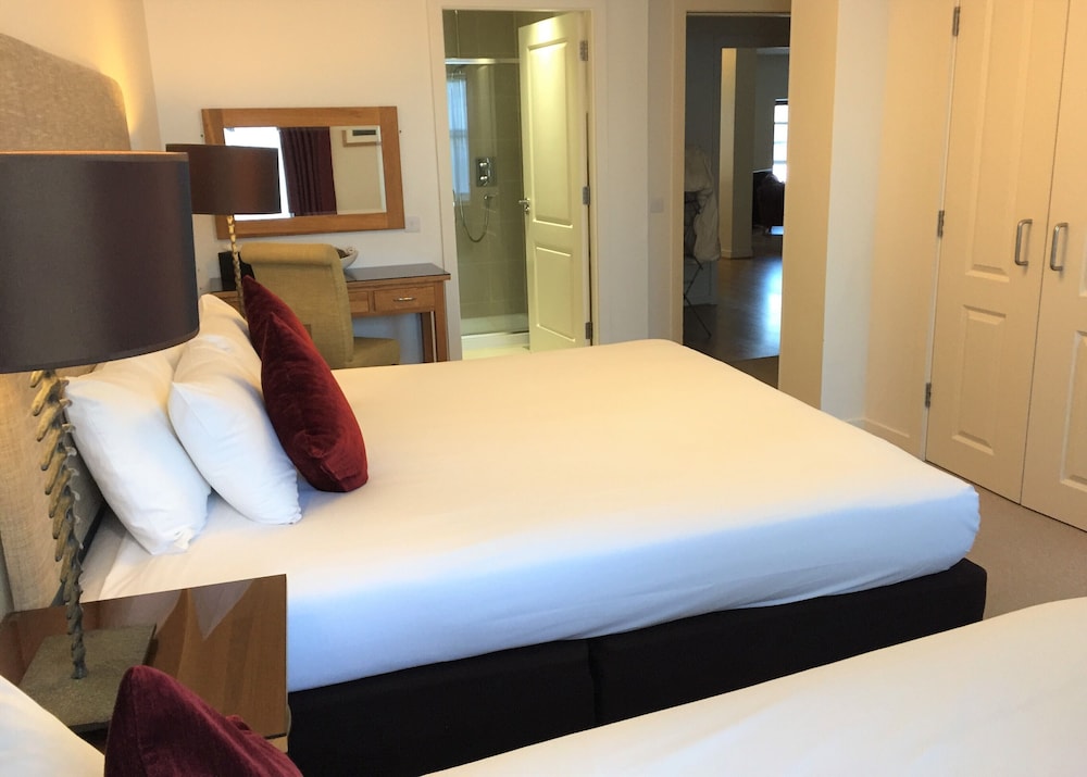 Inverness City Suites 11/50