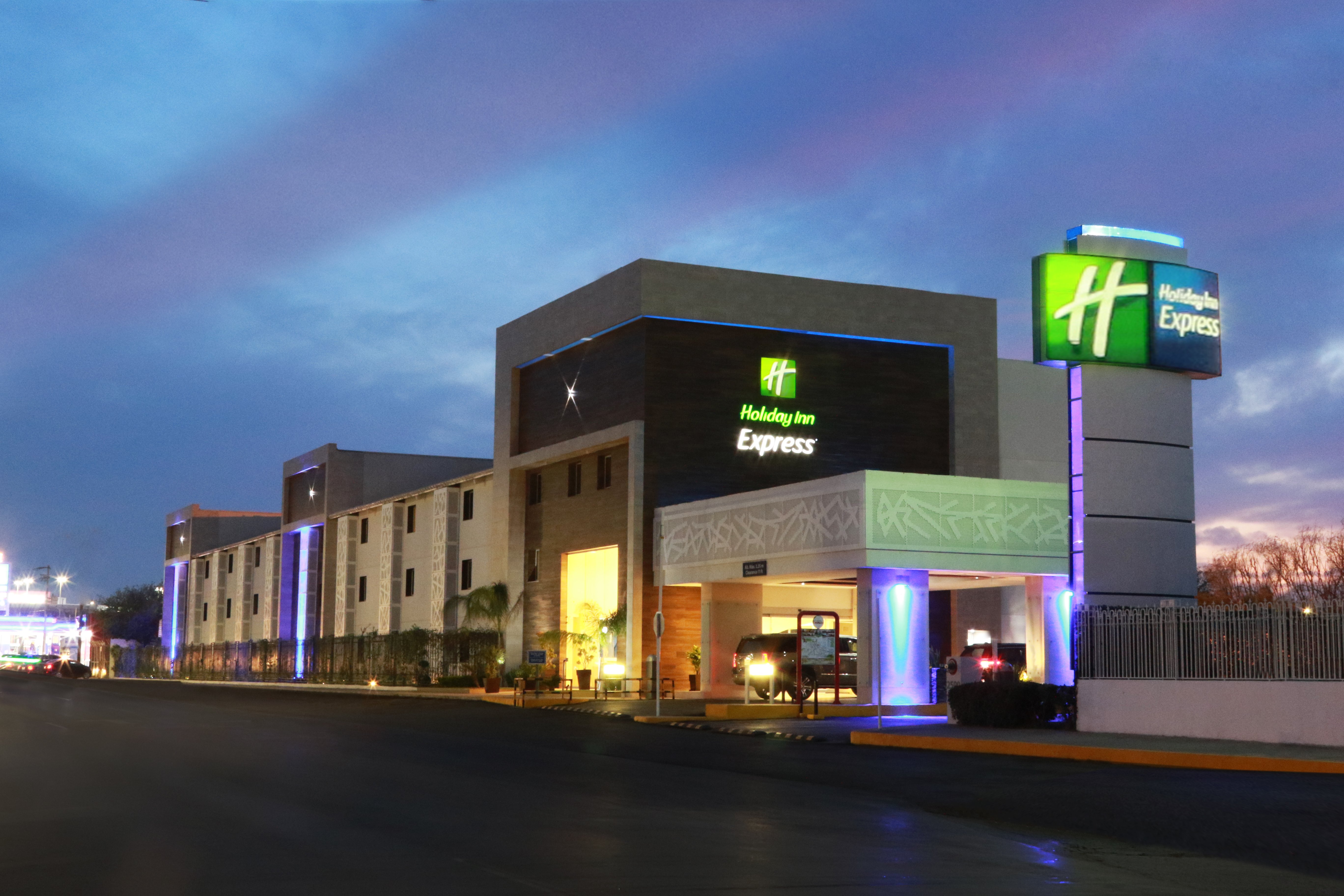 Holiday Inn Express Piedras Negras 1/72