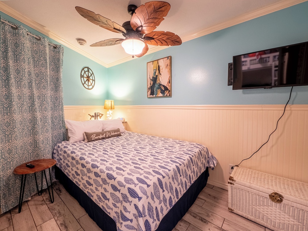 Casa Del Mar Beachfront Suites 40/82