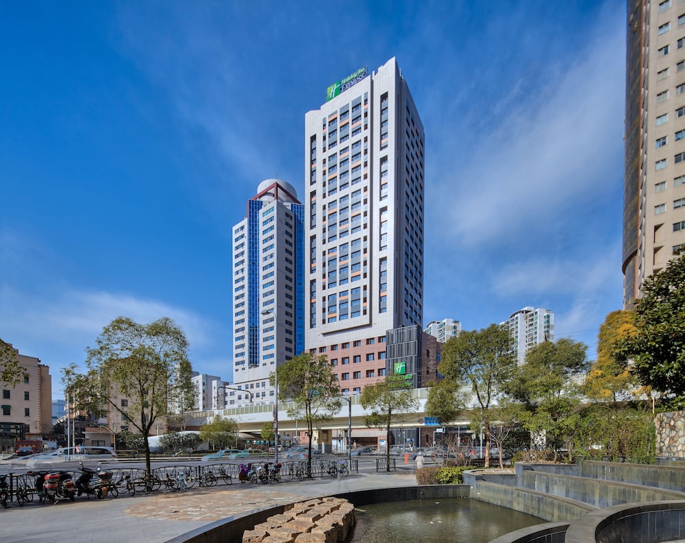 Holiday Inn Express Shanghai Zhenping 33/69