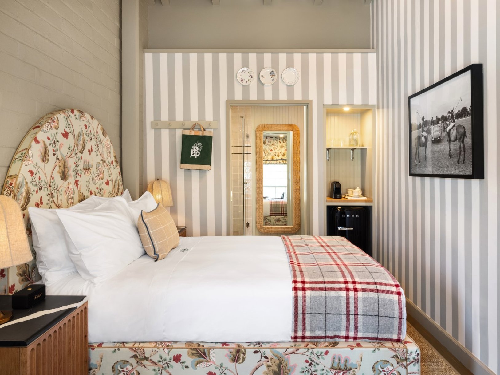 ROOM, QUEEN BED