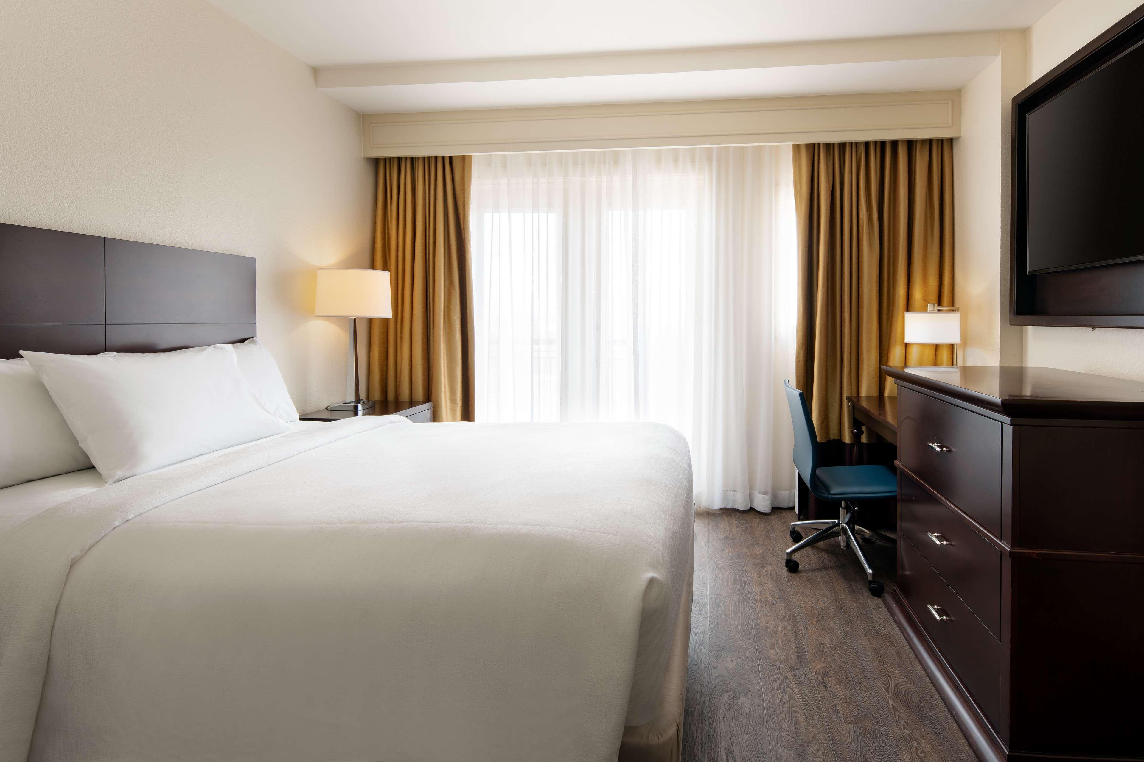 2 Bedrooms, Suite