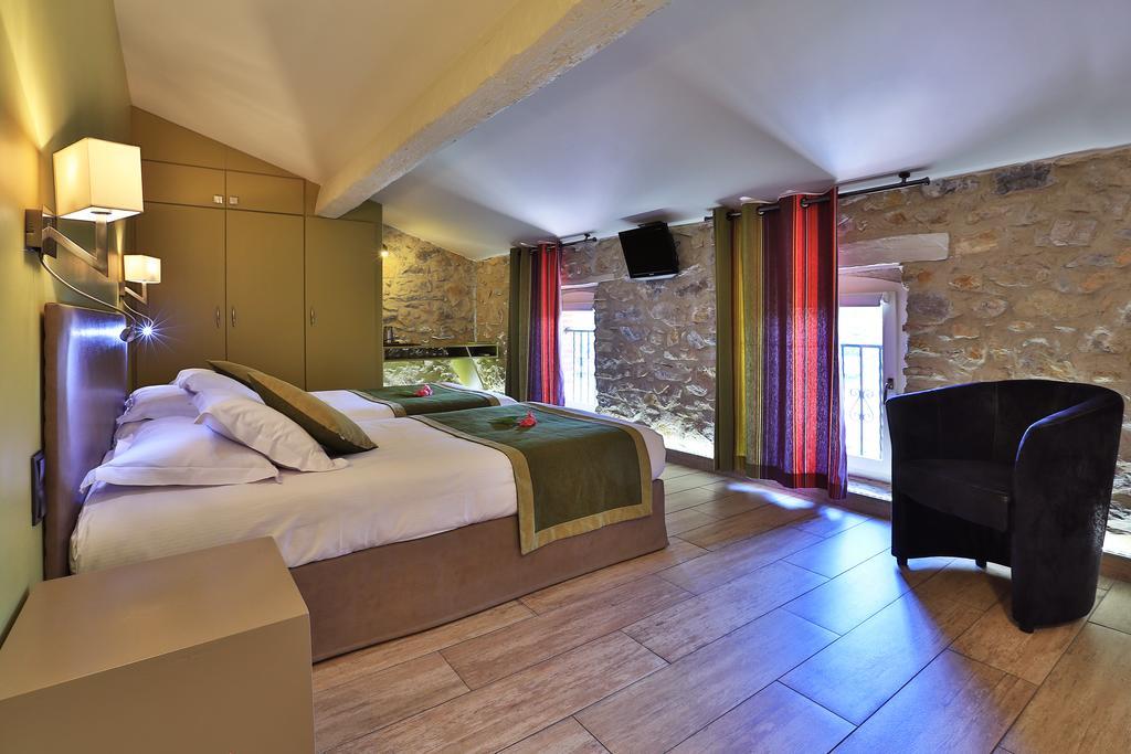 AUBERGE DU VIGNERON 12/26