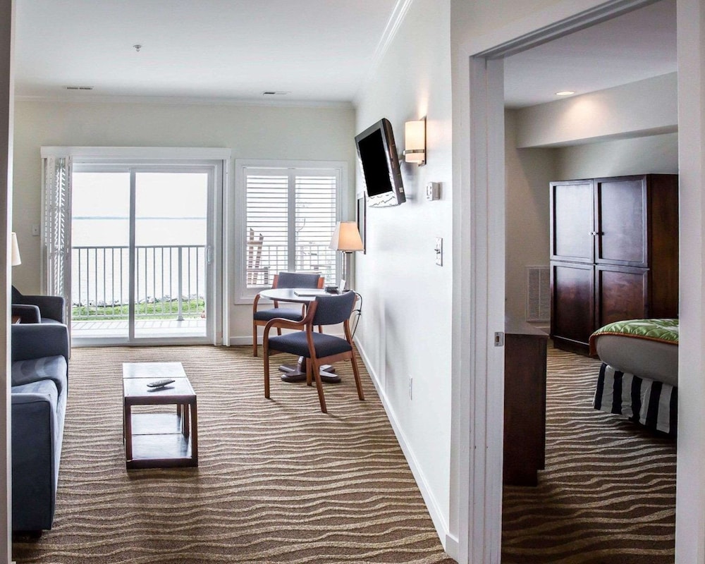 Island Inn and Suites, Ascend Hotel Collection 32/35