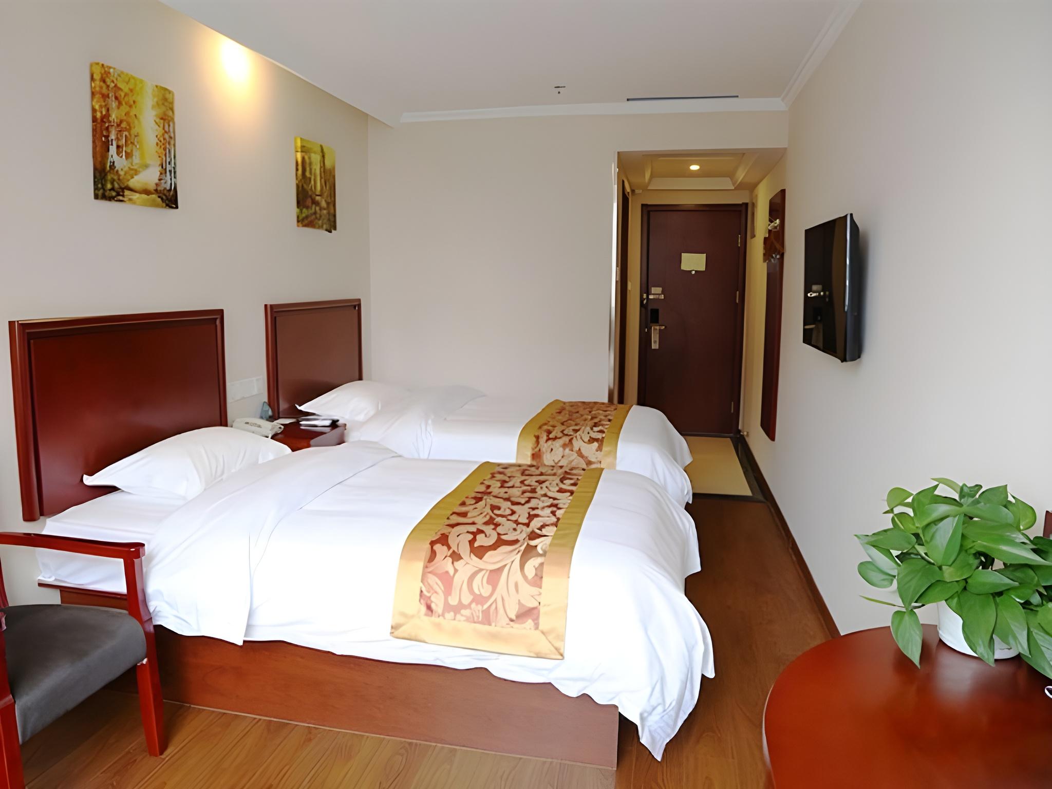 Garden, Twin Beds