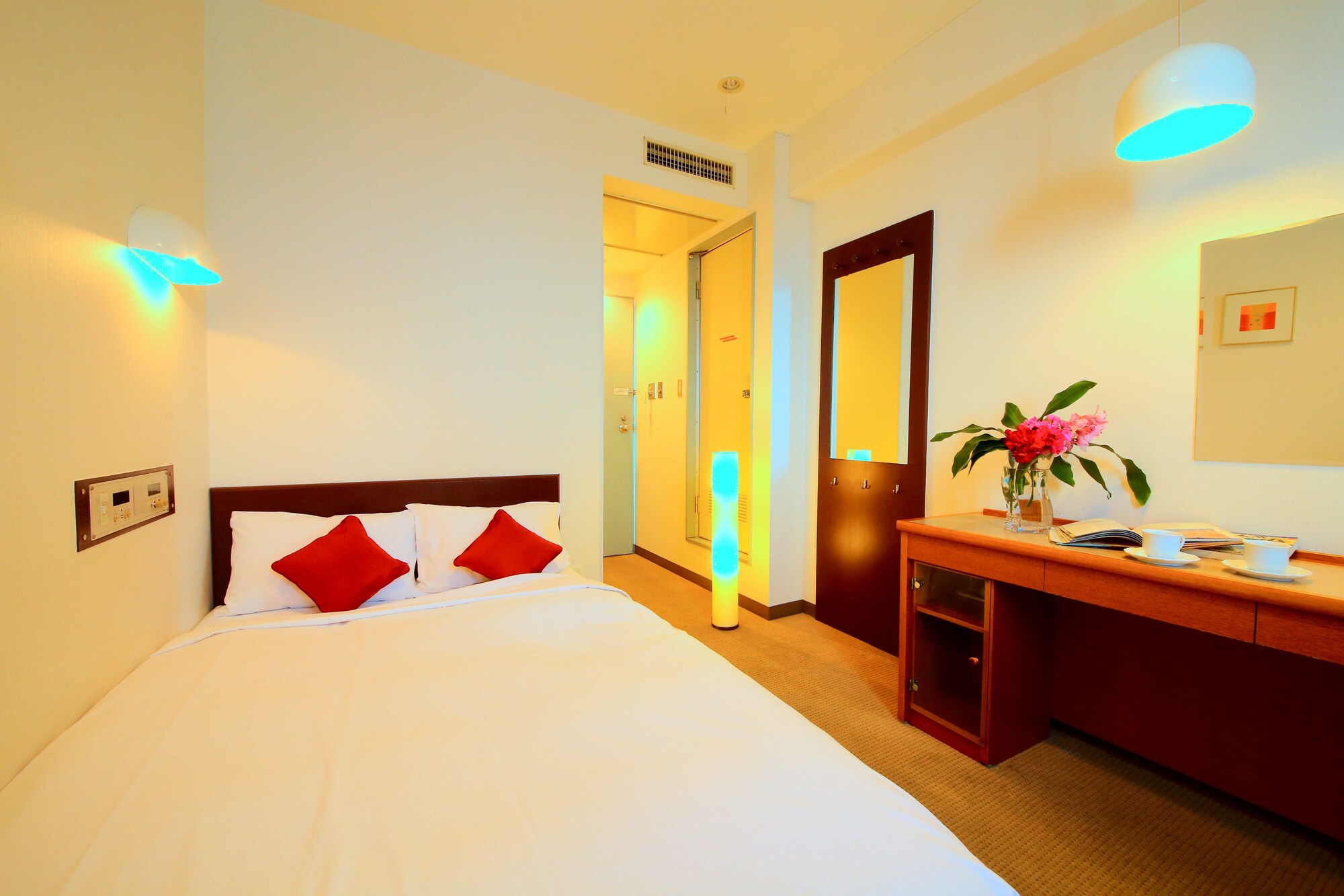ROOM, SINGLE, SMOKING