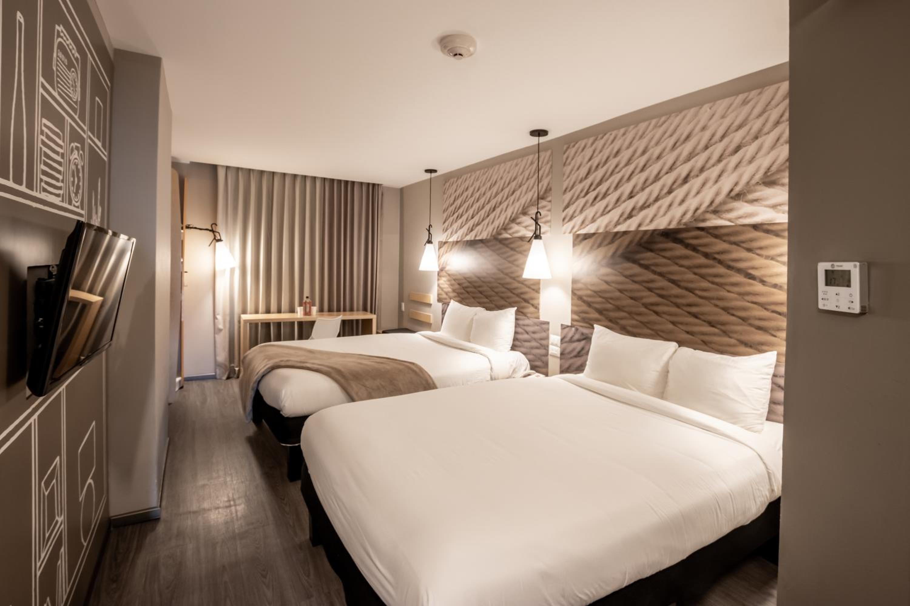 Standard, 2 Double Beds, Ibis Tijuana 3/7