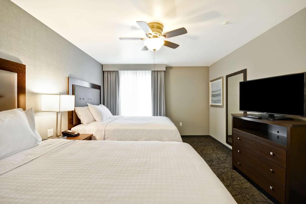 2 Bedrooms, Suite, King Bed, 1 King or 2 Queen Beds, 2 Queen Beds, Sofa, Accessible