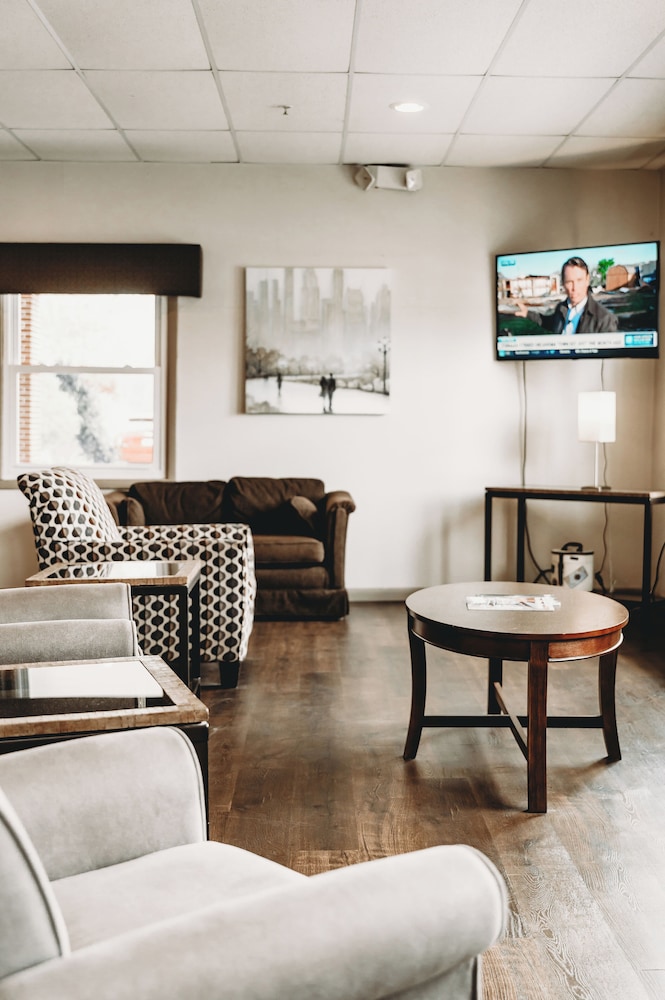 The Bicentennial Inn 41/60