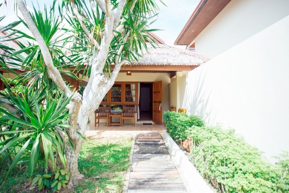 ALOHA RESORT 72/76