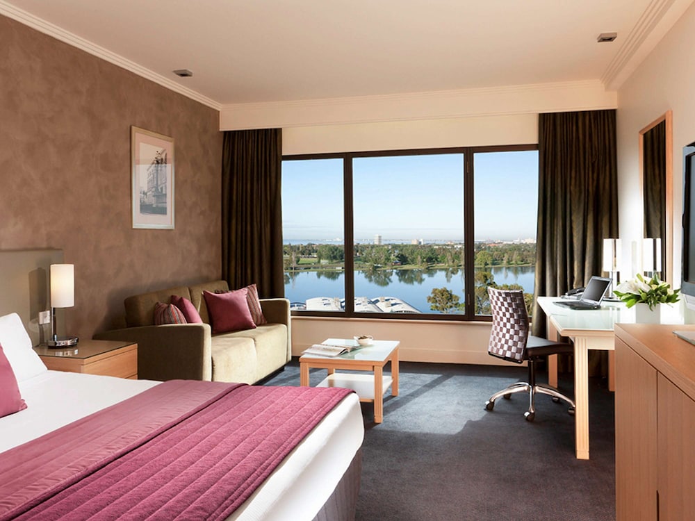 Mercure Melbourne Albert Park 26/72