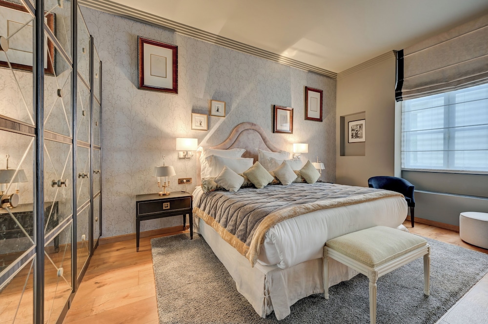 PRESIDENTIAL, SUITE