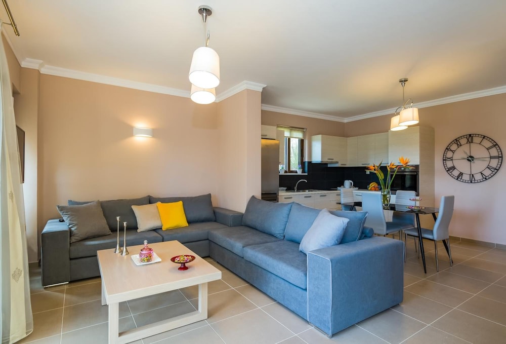Casa Leone Suites 25/50