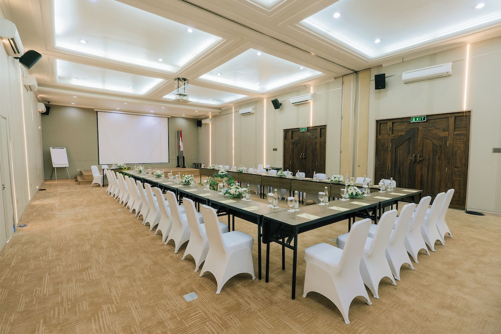 Grand Istana Rama Hotel 65/76