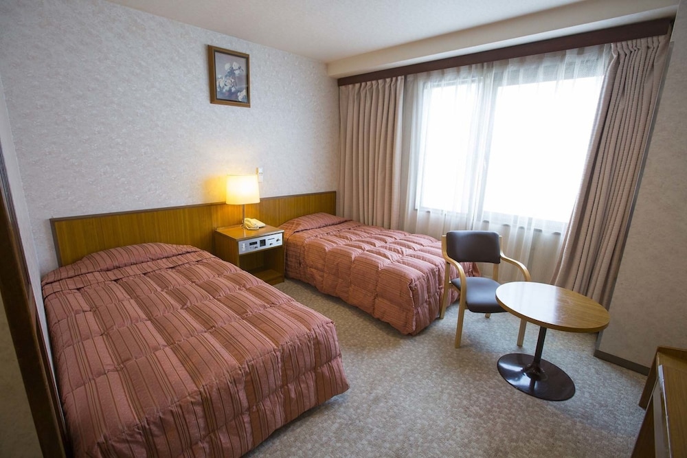 City Hotel Airport In Prince 18/63