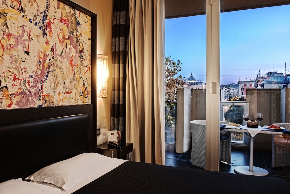 Twentyone Hotel 2/56