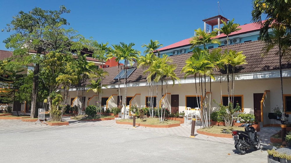 Club Coconut Resort 7/47