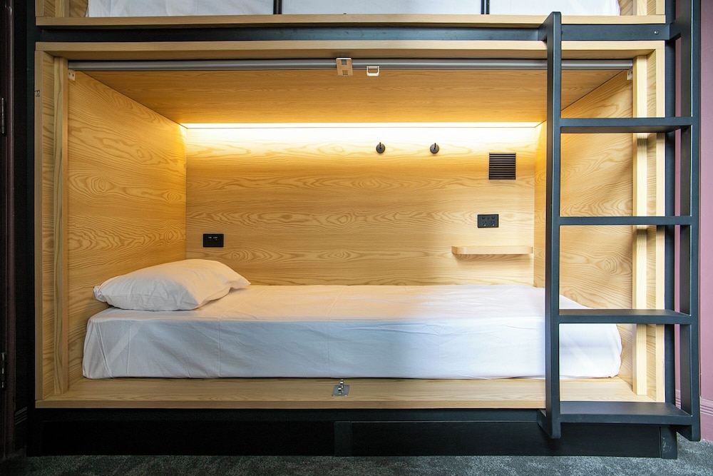 The Capsule Hotel 30/30