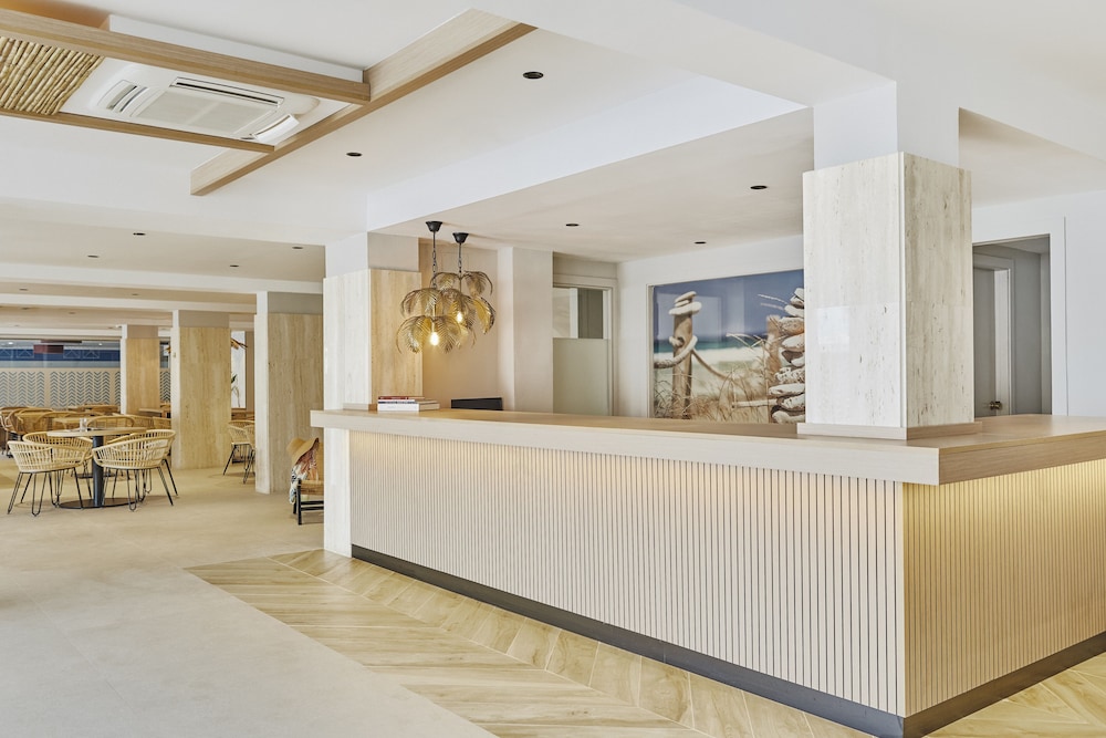 Universal Don Camilo Aparthotel 12/71