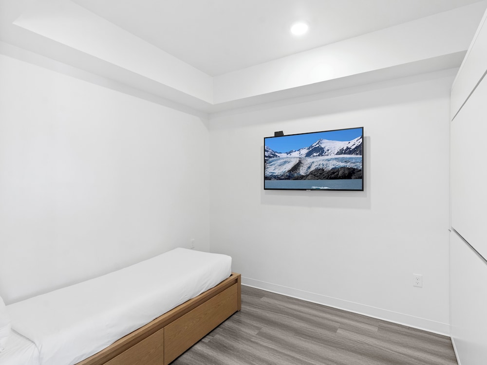 2 BEDROOMS, PREMIUM