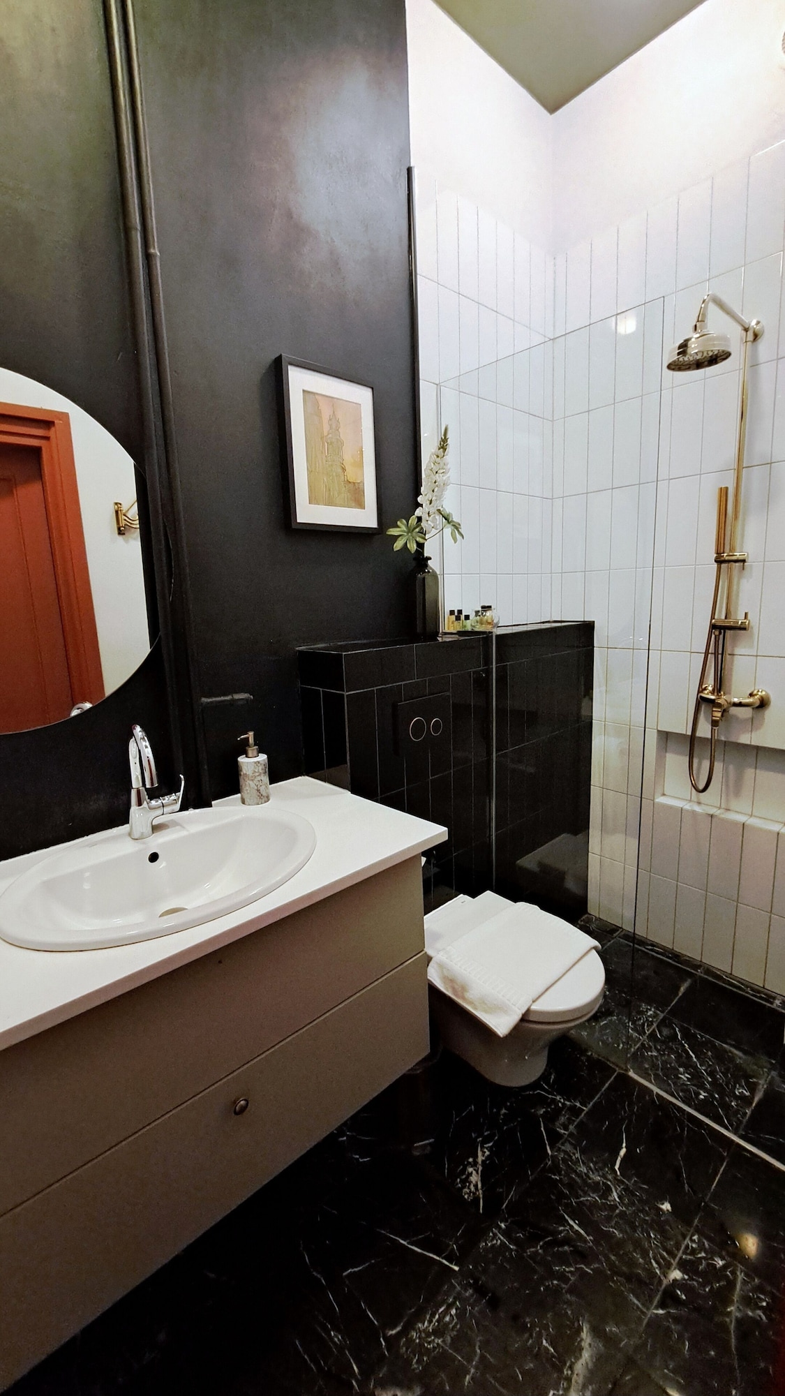 STUDIO, SUITE, QUEEN BED, BALCONY
