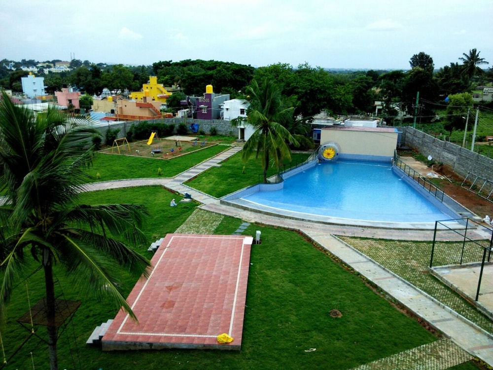 Park Hotel And Resort 32/38
