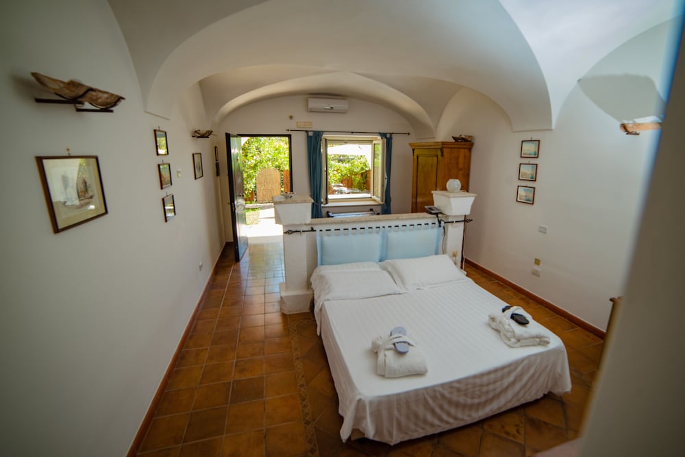 JUNIOR SUITE, DOUBLE BED, HOT TUB