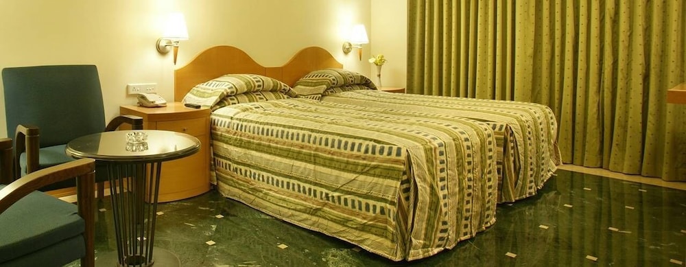 The Imperial Palace Hotel 33/70