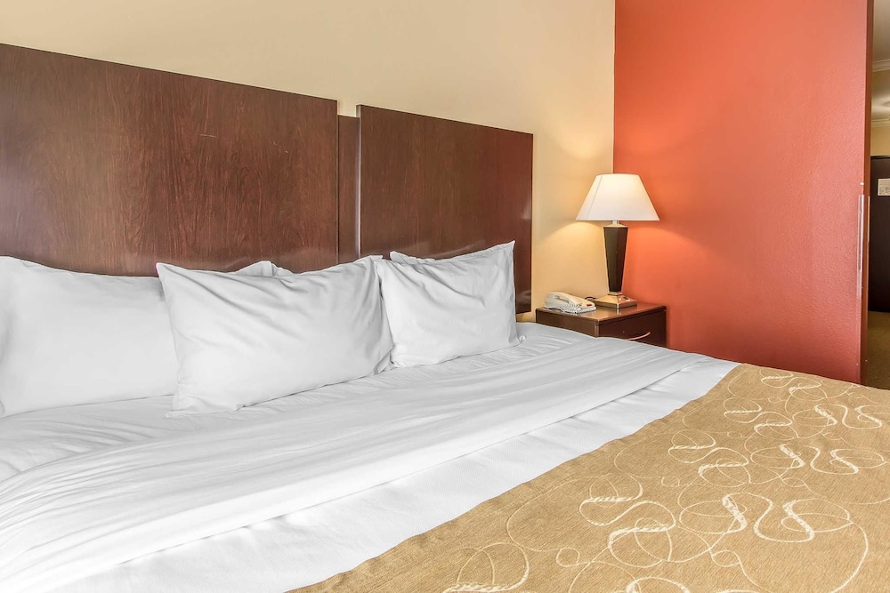 Comfort Suites Lawton Near Fort Sill 16/56