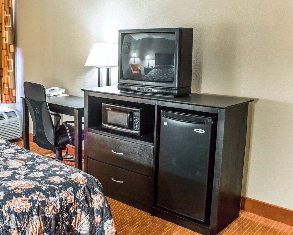 Econo Lodge Burlington I-40 8/14