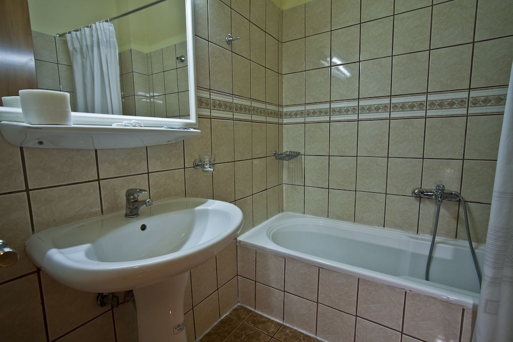 Grand Hotel Loutraki 46/48