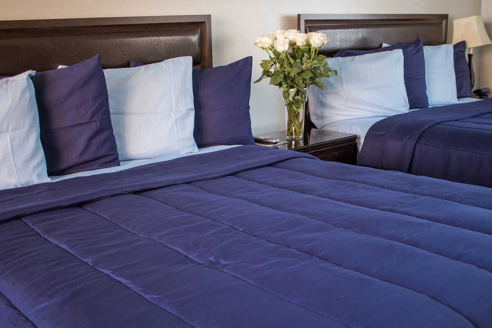 Riptide Oceanfront Hotel 30/72