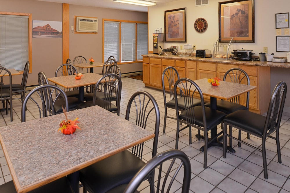 Americas Best Value Inn & Suites Atlantic 29/32