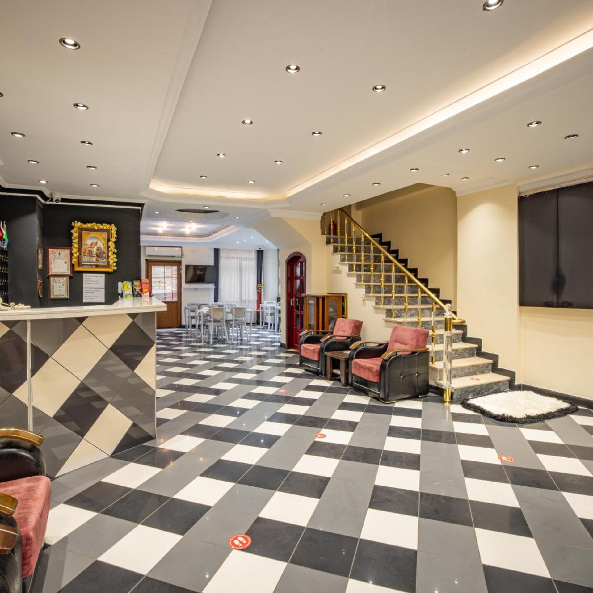Hotel Flash 2/16