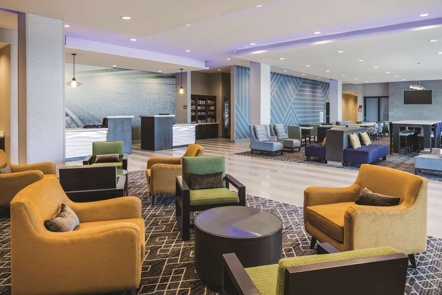 La Quinta Inn And Suites by Wyndham McDonough 34/41