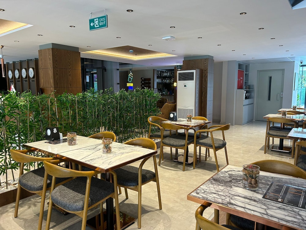 Sam Hotel 32/48