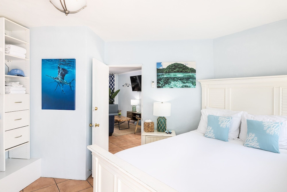 Superior, Bungalow, 2 Queen Beds, Beach Front, Sofa, Ground Floor