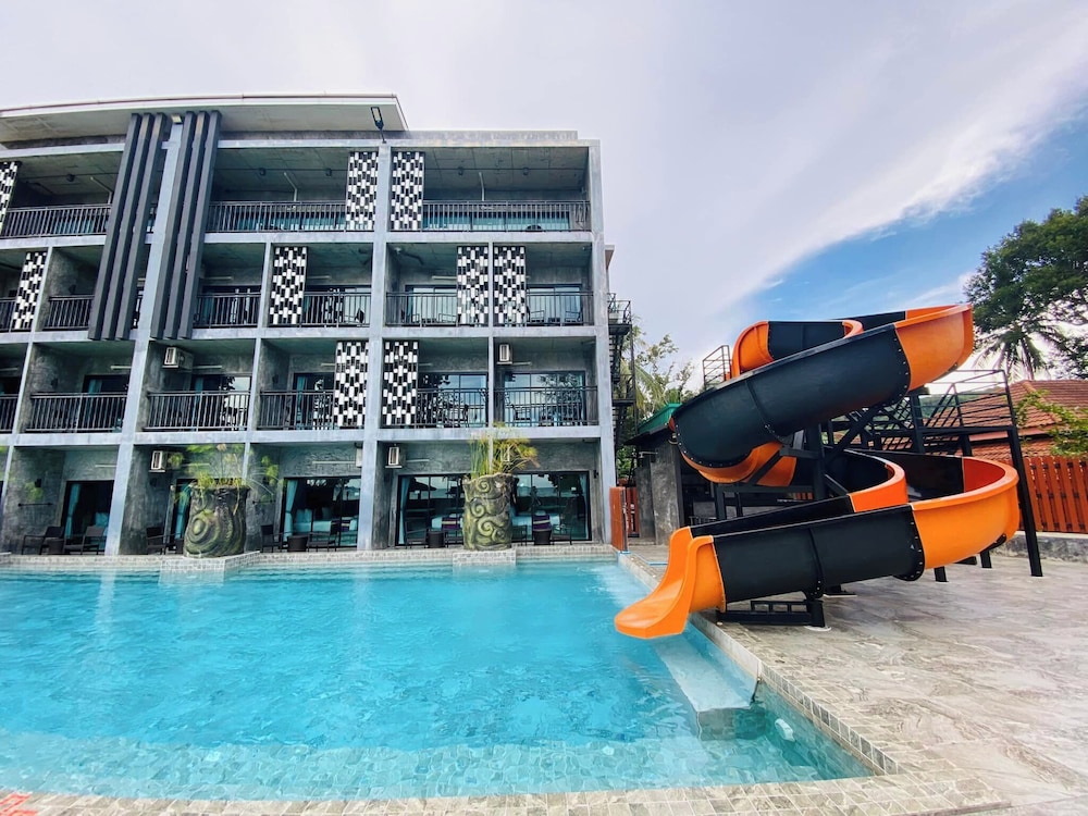 Maneetel Krabi Beachfront 2/50