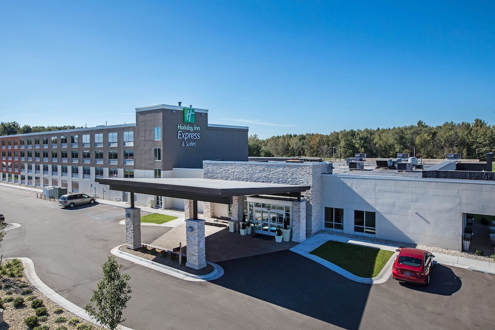 Holiday Inn Express & Suites Ludington 7/46