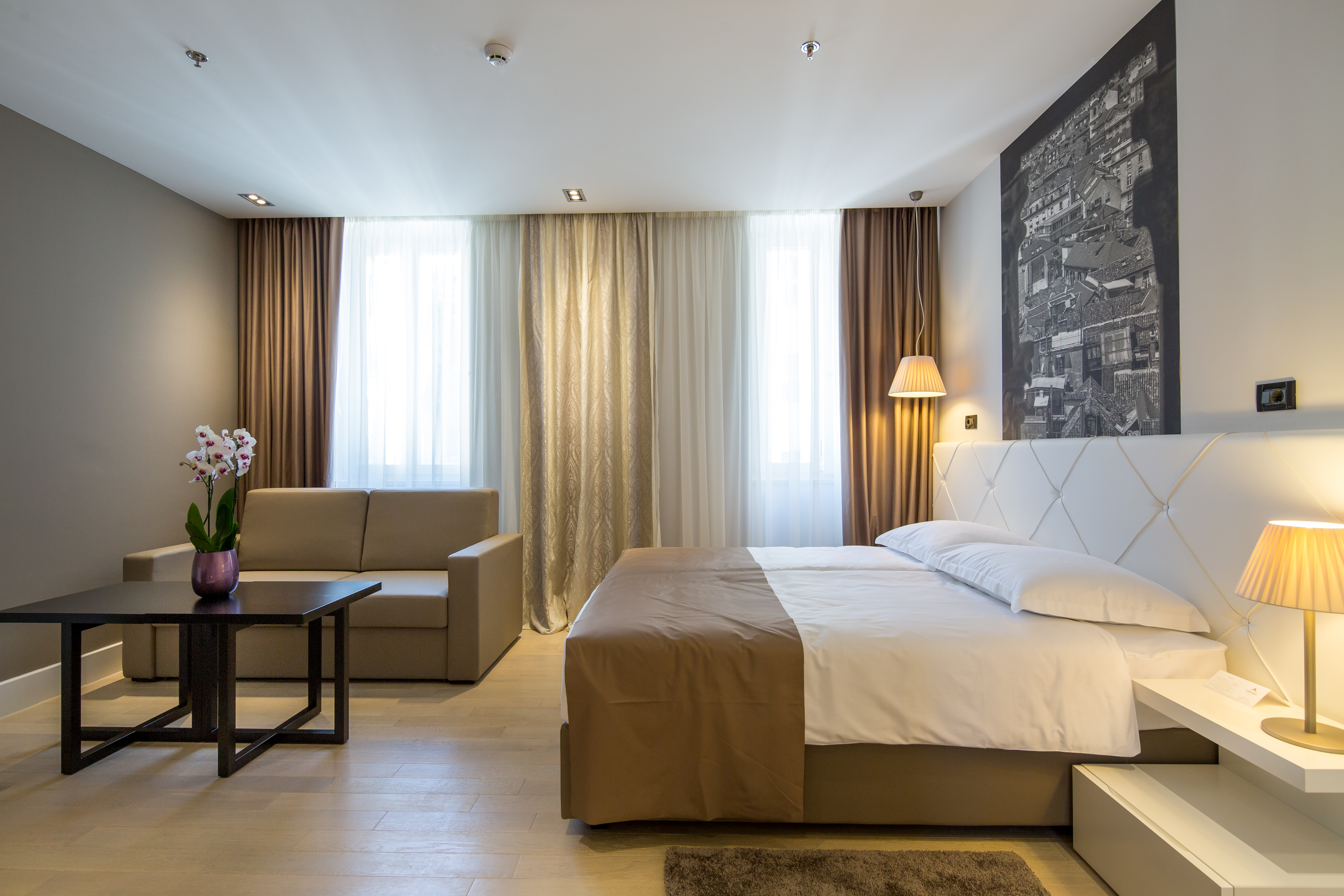 DELUXE, DOUBLE BED