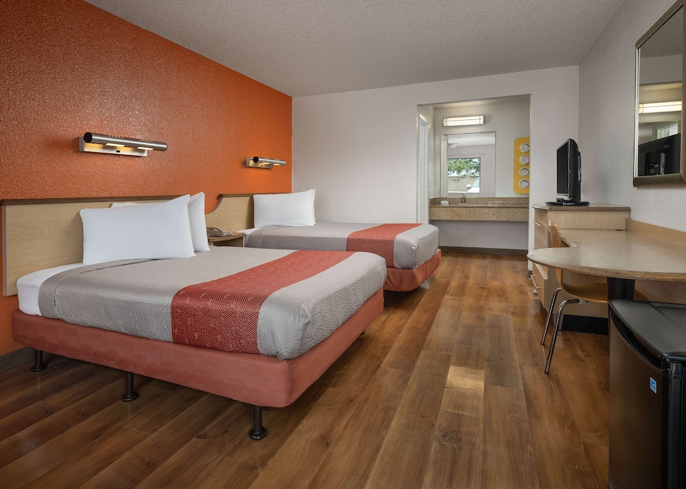 Motel6 Carlsbad, CA - Near Legoland 15/53