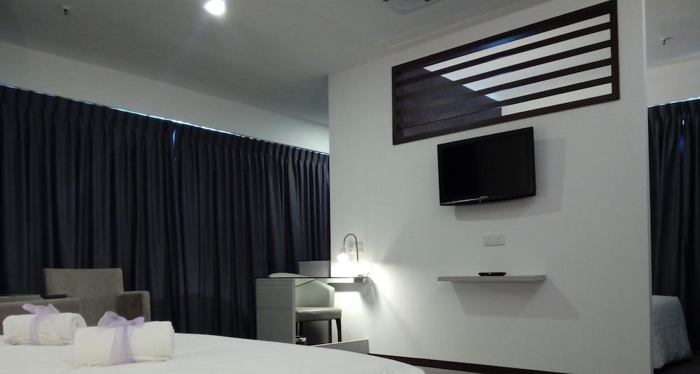 MUAR TRADERS HOTEL 12/26