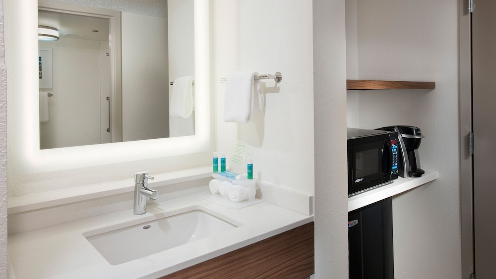 Holiday Inn Express Hilton Head Island 22/77