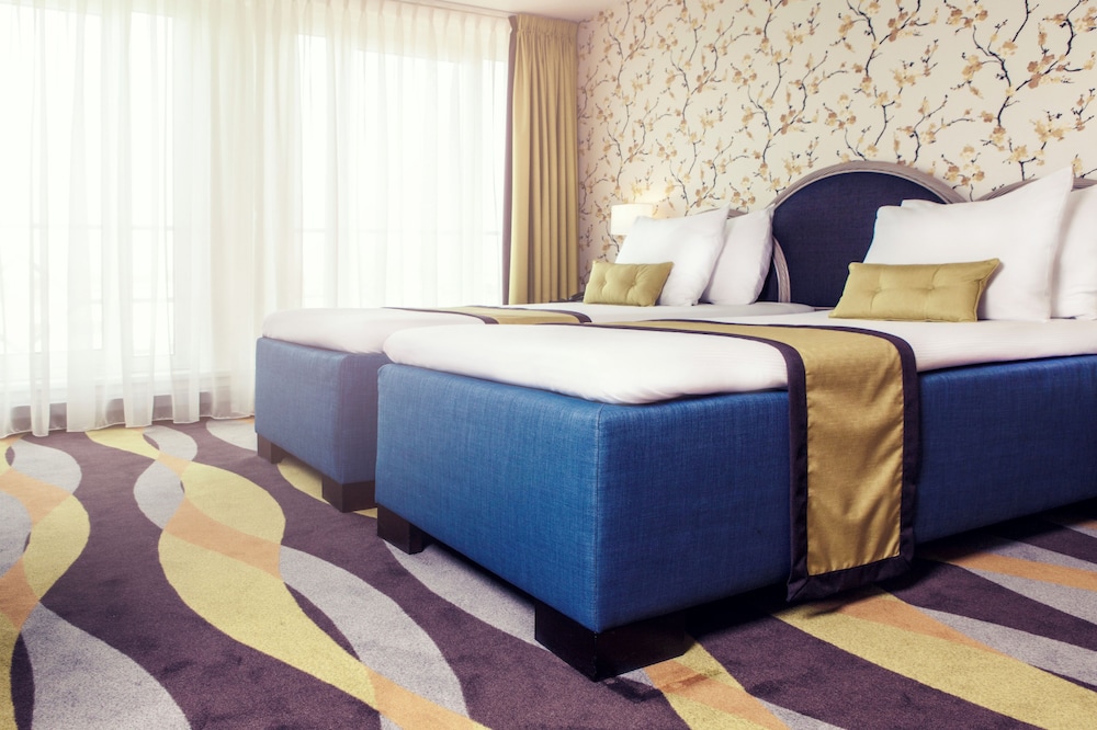 Carlton Oasis Hotel 24/69