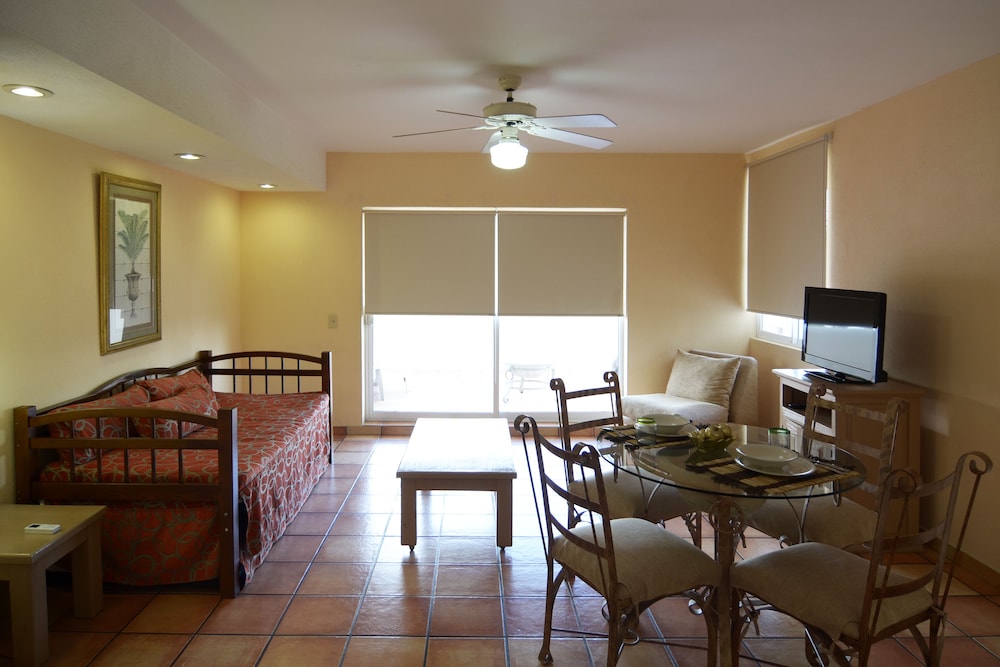 Hotel And Suites Las Palmas Los Cabos 33/68