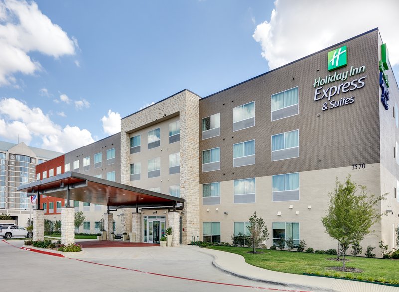 Holiday Inn Express Suites Farmers Branch 7/70