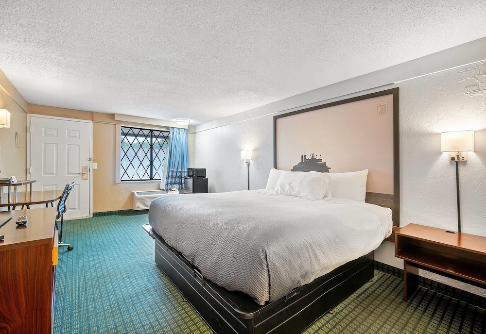غرفة بسرير كينج، Super 8 By Wyndham Lantana West Palm Beach 10/10