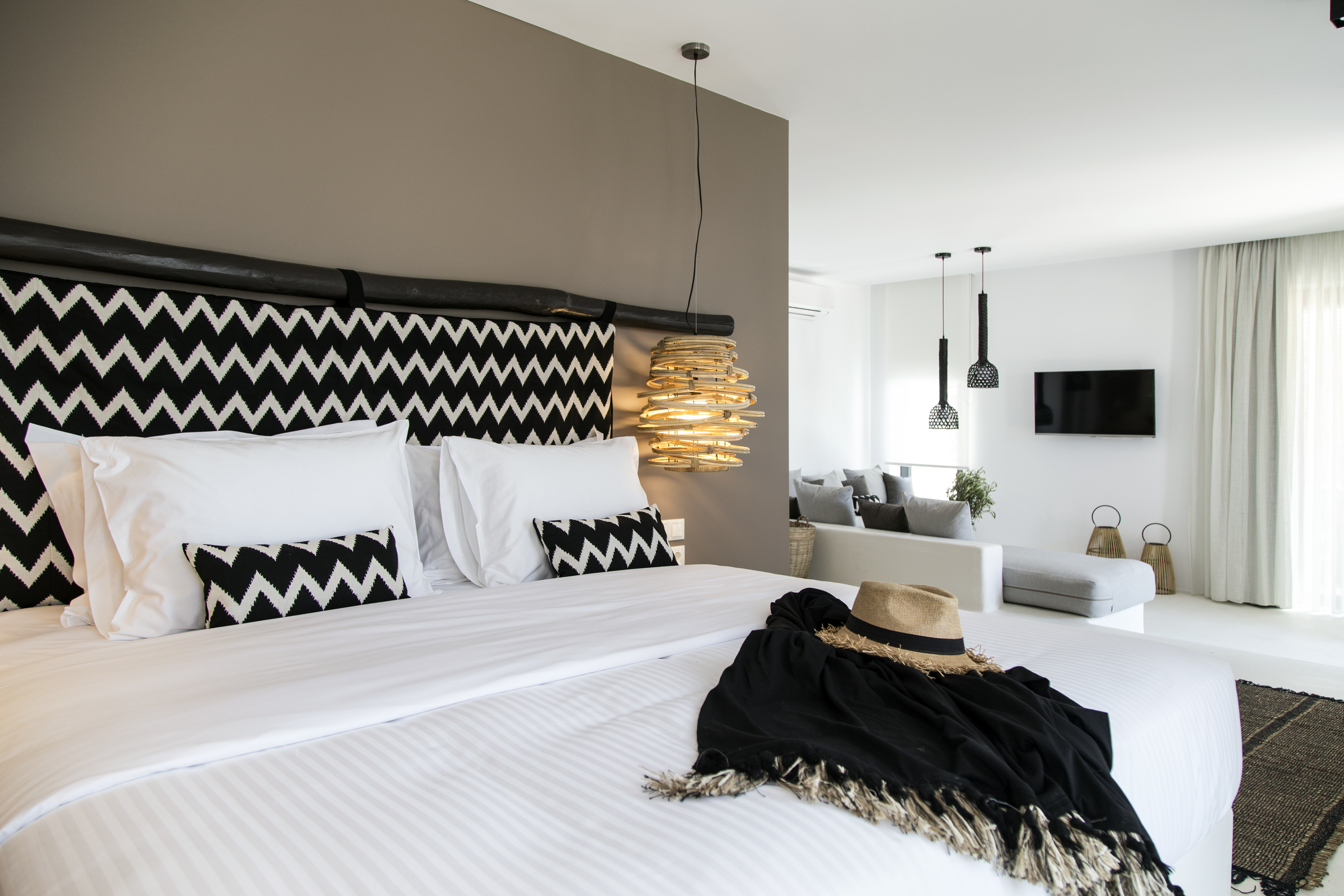 1 BEDROOM, SUITE, WITH POOL