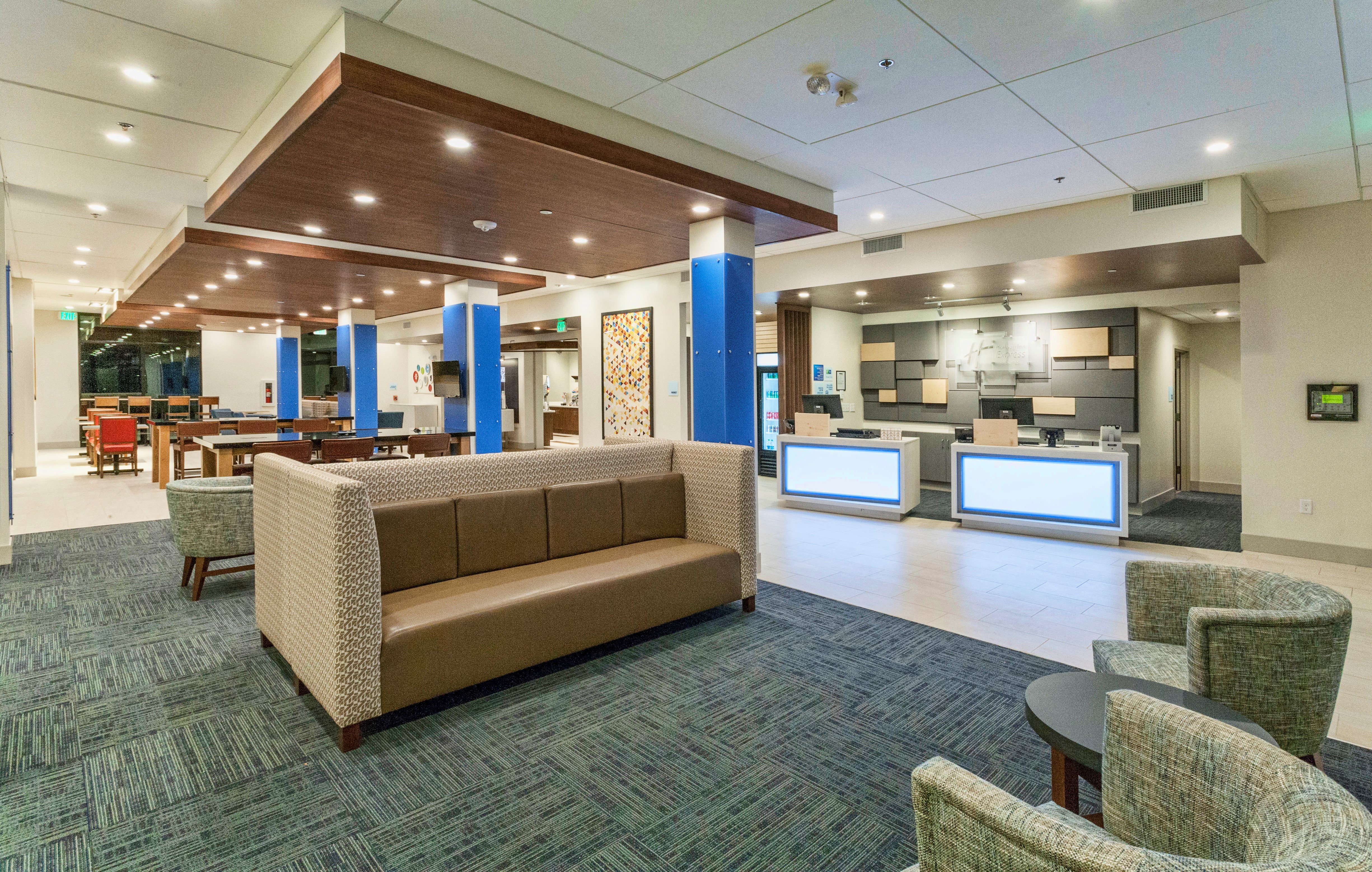 Holiday Inn Express Suites Dodge City 6/44